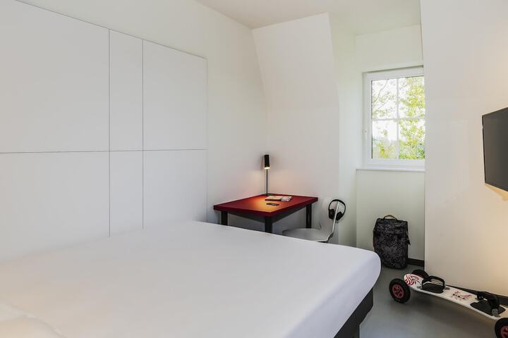 Room 6 of 31