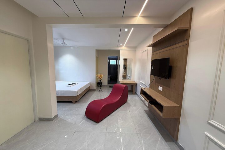 Room 8 of 17