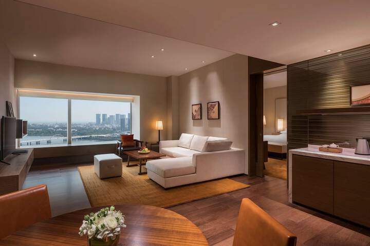 Room 15 of 48