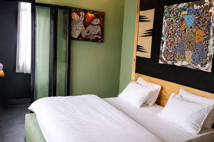 Room 3 of 6