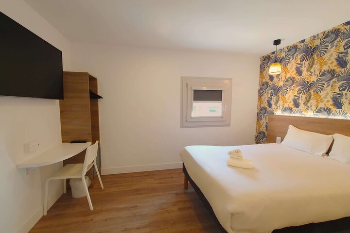 Room 9 of 30