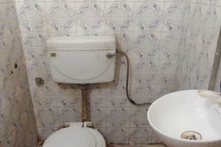 Room 9 of 10