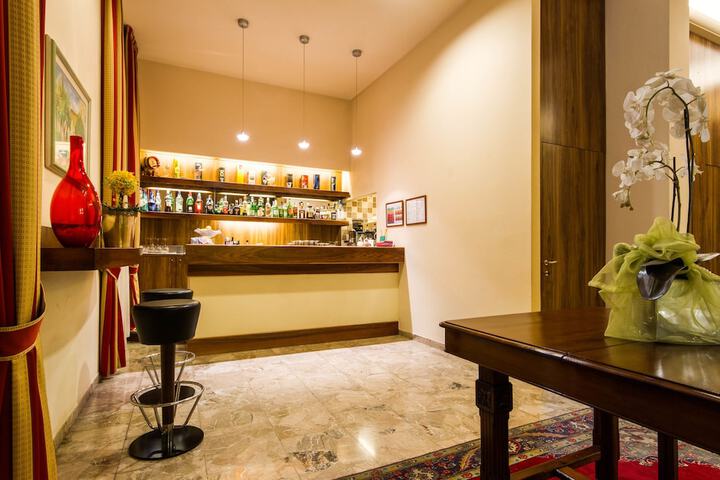 Lounge 79 of 89
