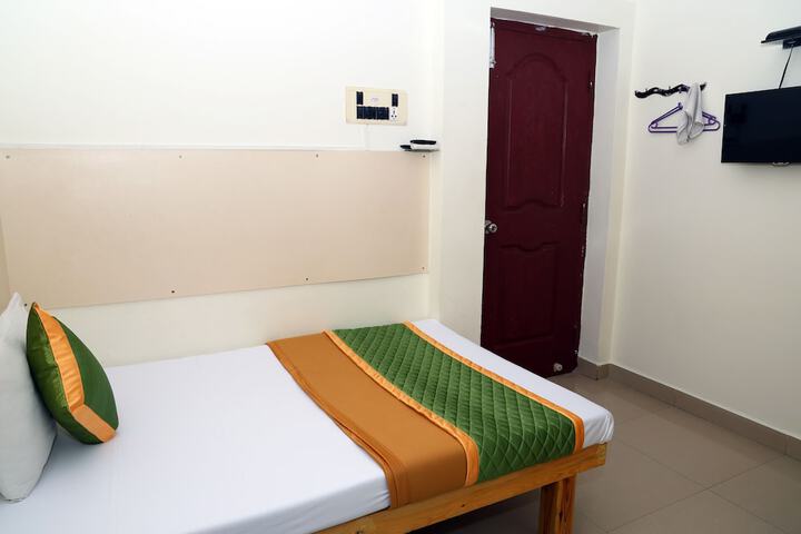Room 25 of 53