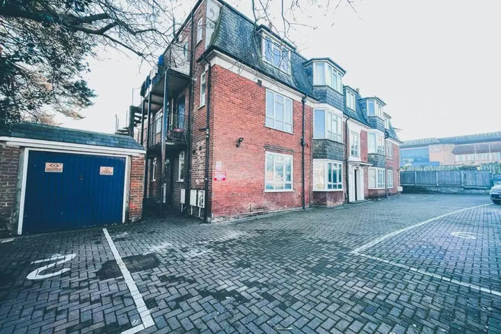 Photo of Modern 3 ground floor Parking and Garden