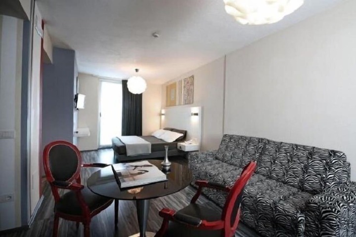 Room 5 of 13