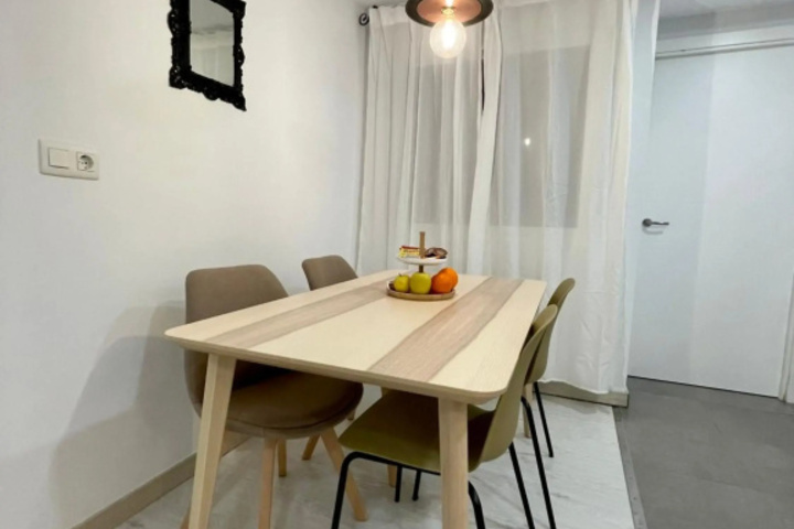 Room 4 of 12