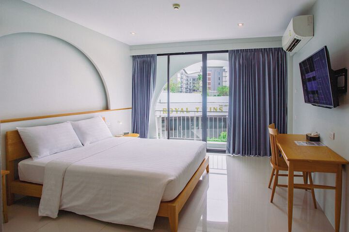 Room 27 of 71