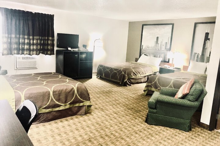 1 Queen Bed (11 of 19)