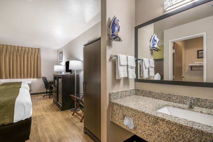 Room 12 of 24