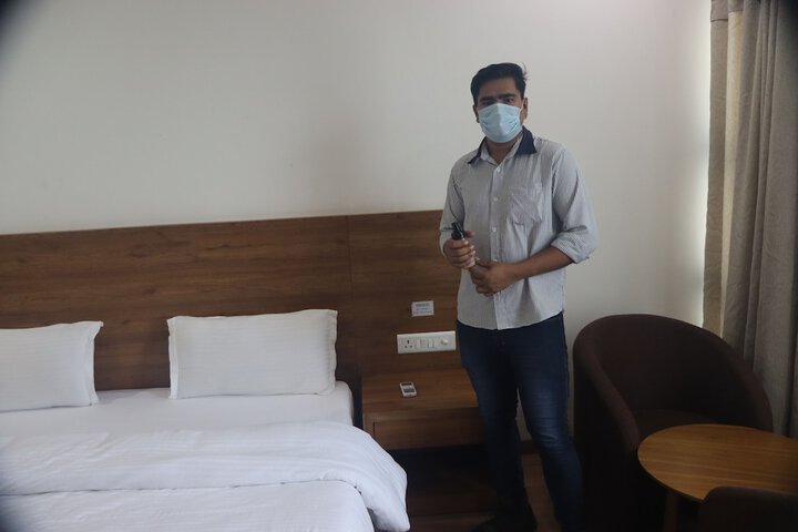 Room 9 of 27