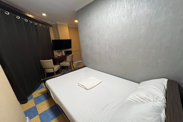 Room 12 of 26