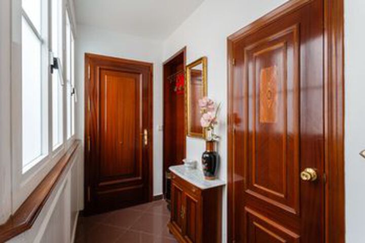 Room 10 of 18