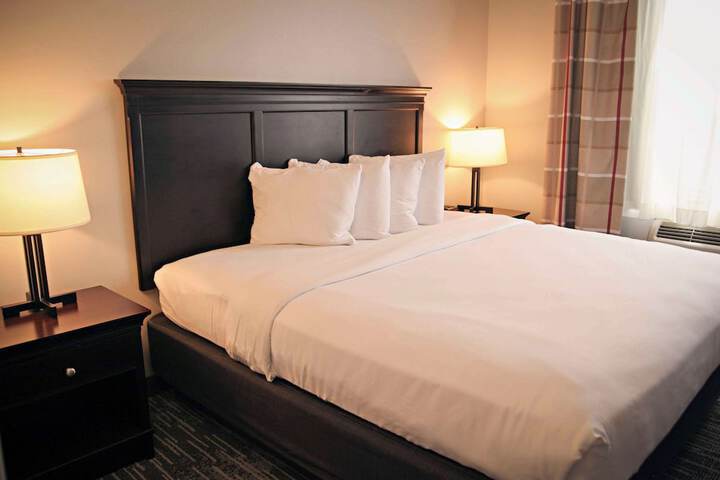 Standard | King Bed (7 of 11)