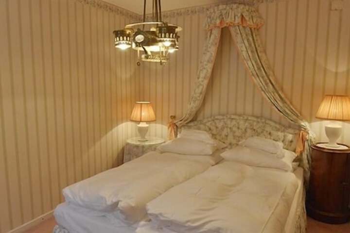 Room 5 of 52