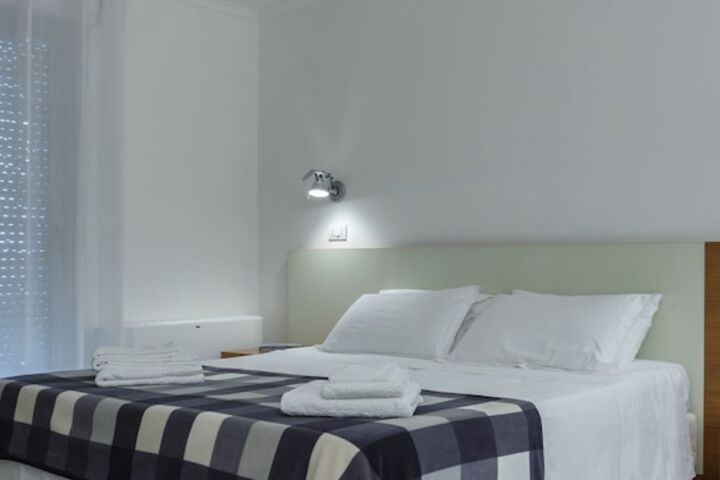 Room 3 of 49