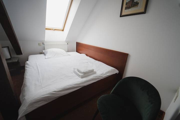 Room 3 of 24