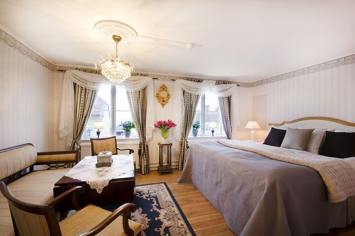 Room 9 of 31