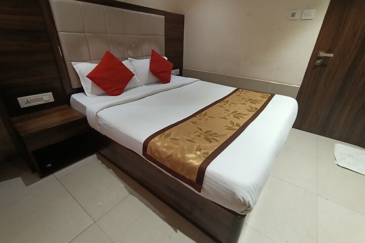 Room 53 of 90