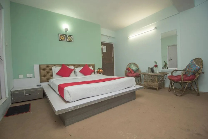 Room 4 of 13