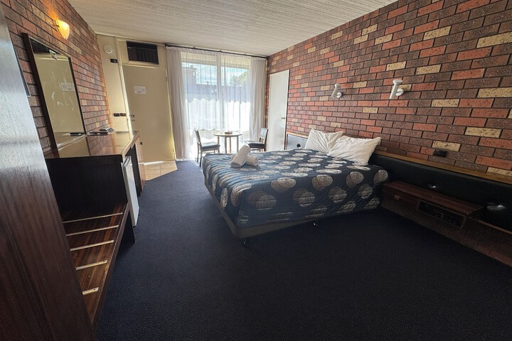 Room 28 of 42