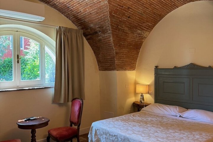Room 17 of 140