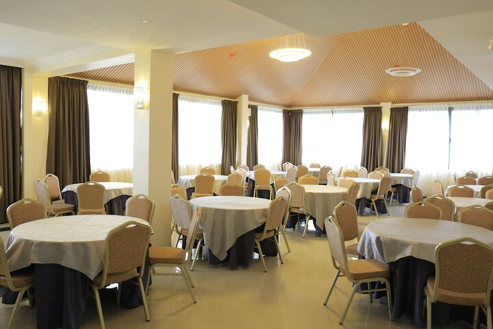 Ballroom/Hall 17 of 19