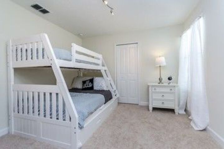 Room 10 of 27