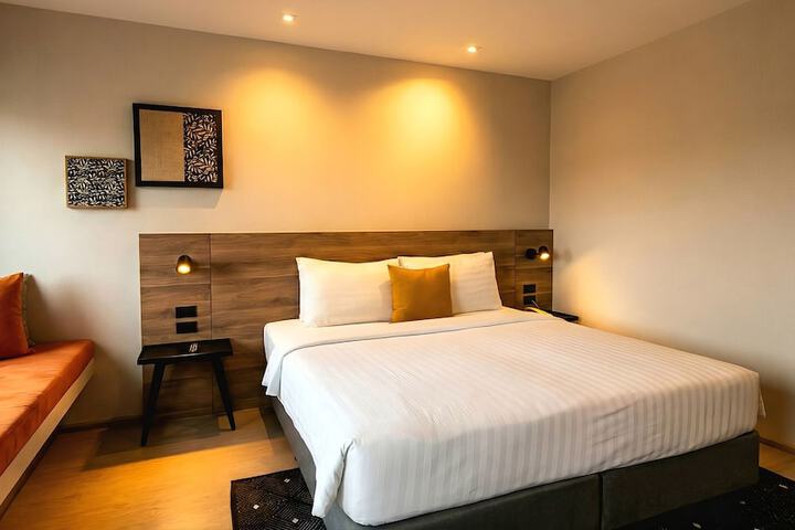 Room 9 of 35