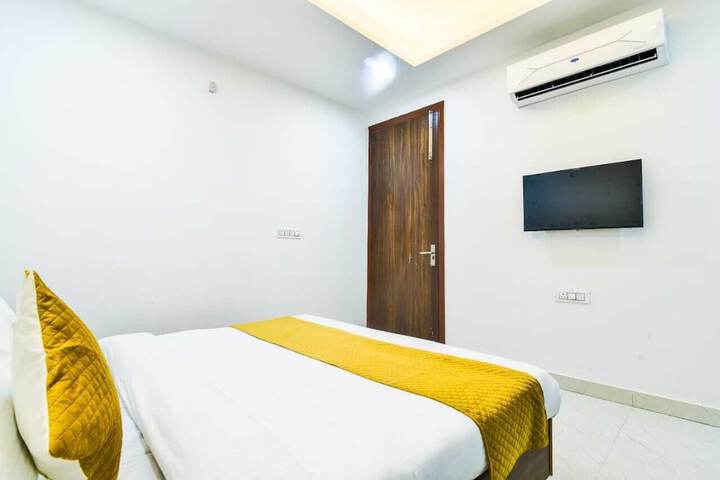 Room 10 of 33