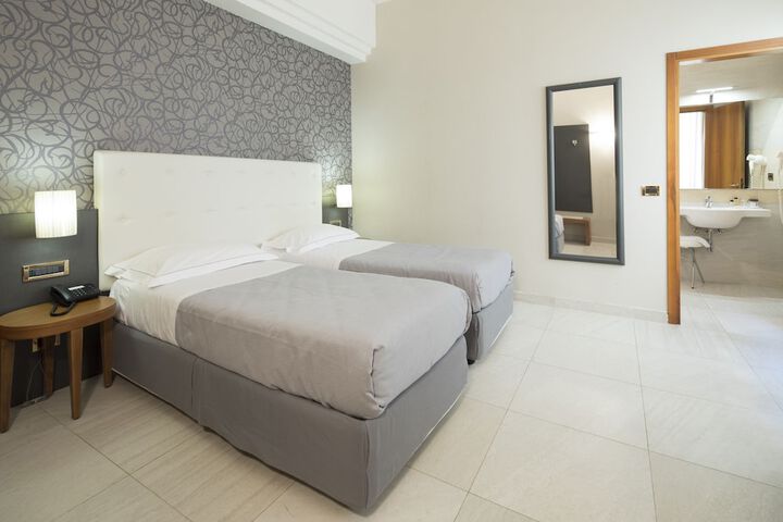Room 18 of 37