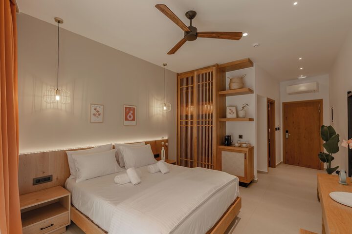 Room 5 of 77