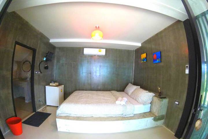 Room 3 of 28
