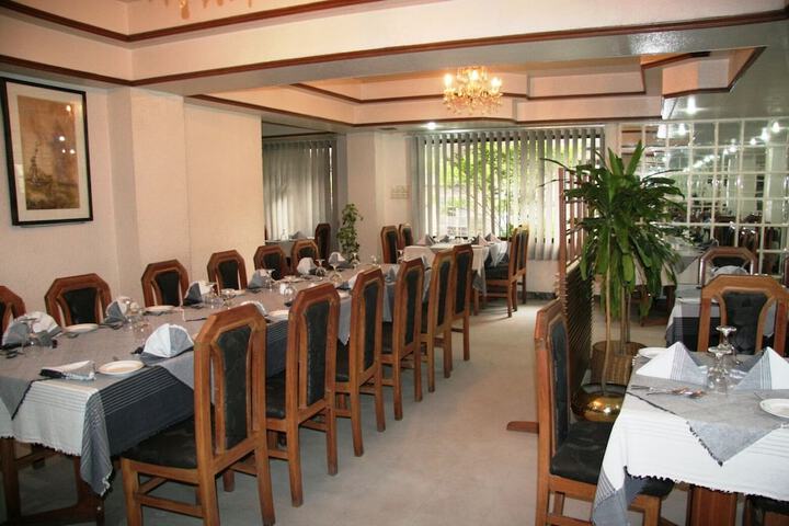 Dining 25 of 29