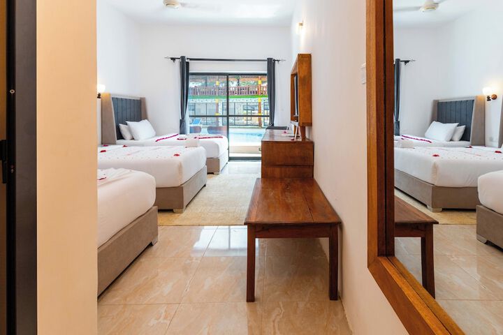 Room 52 of 163
