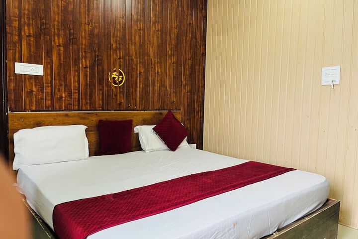 Room 6 of 27