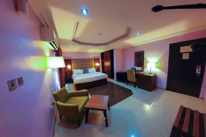 Room 37 of 81