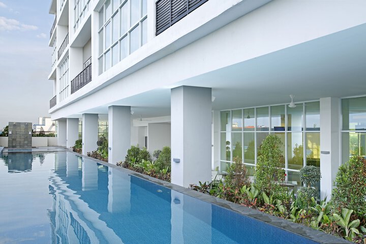 Pool Hotel