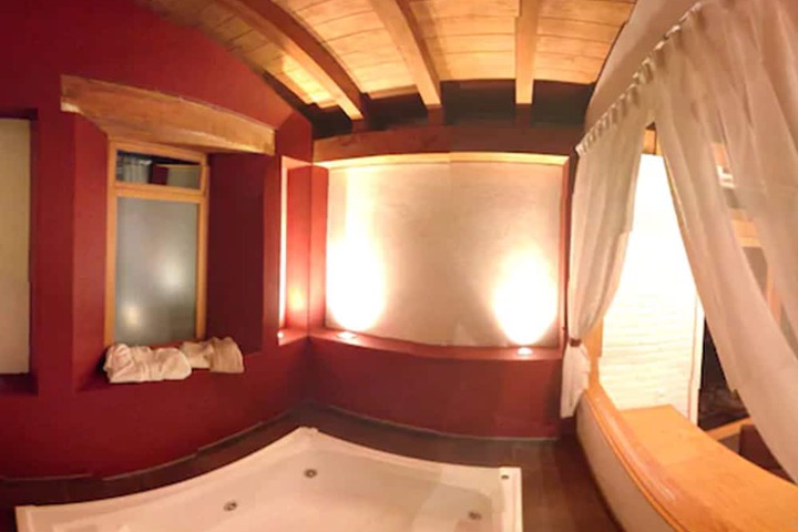 Jetted tub
