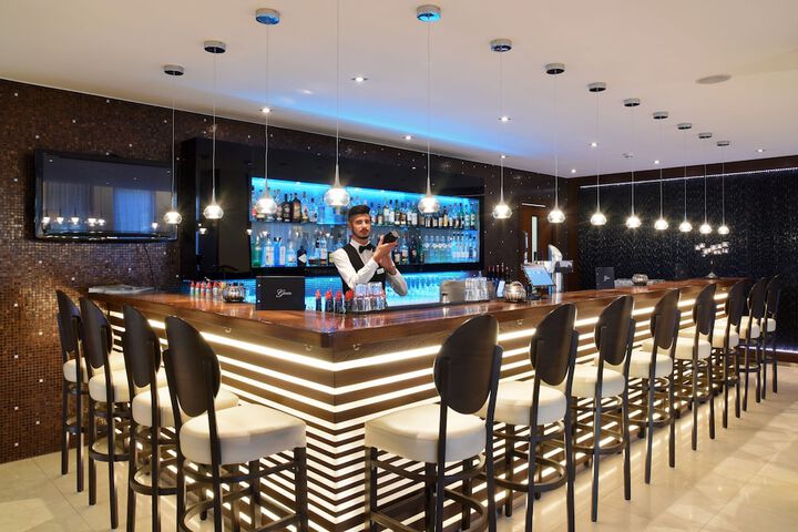 Lounge 55 of 78