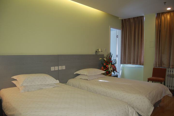 Room 7 of 25
