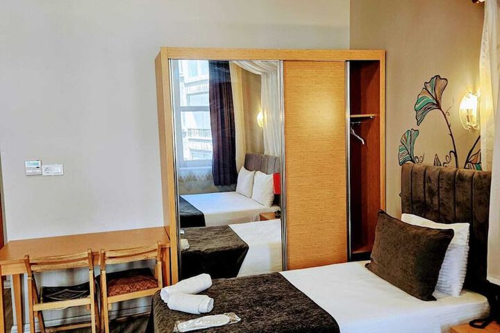 Room 34 of 204