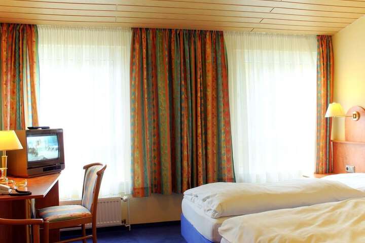 Room 7 of 28