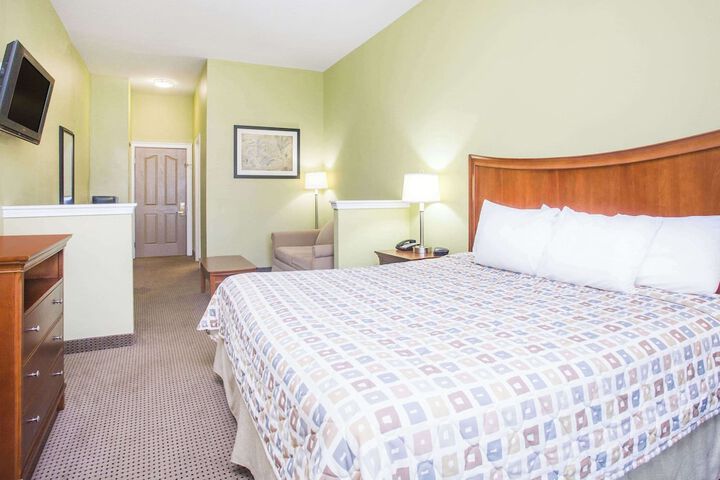 Room 4 of 12