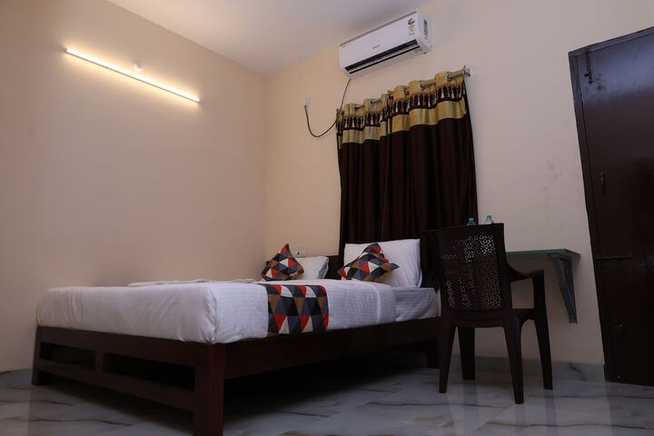 Room 11 of 24