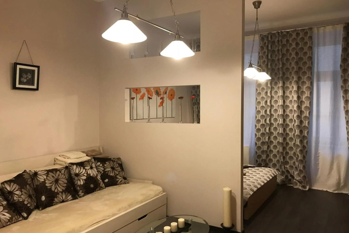 Room 4 of 12