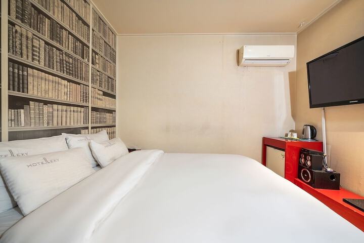 Room 14 of 30