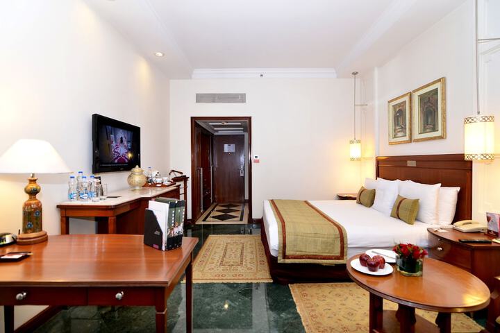 Room 6 of 45