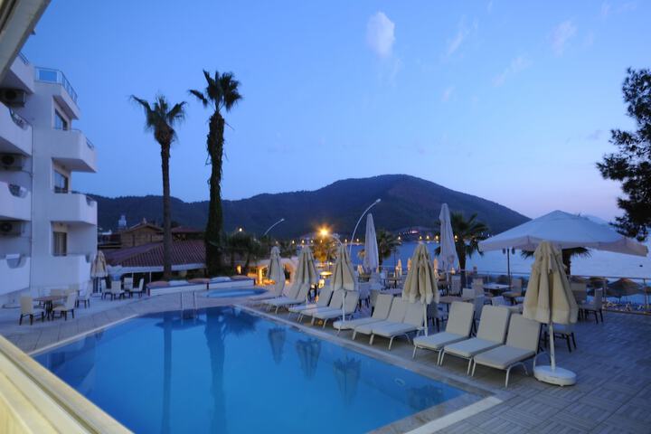 Hotel Pool