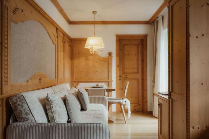 Room 2 of 28